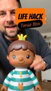 Tonie Box mit Kinderfigur, lebensnahes Spielzeug für Kinder.