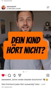 Mann mit orangefarbenem Schild 'Dein Kind hört nicht?'.